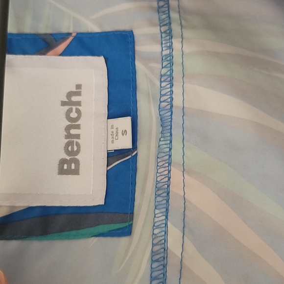 Bench. windbreaker - Picture 3 of 4